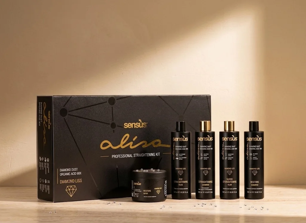 Alisa Diamond Liss von Sens.ùs: schwarze Box mit goldener Schrift, vier Flaschen und ein Tiegel